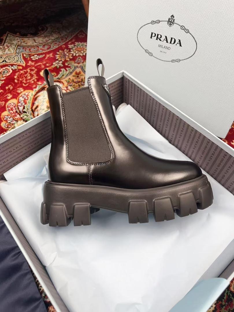 PRADA ショートブーツ 黒