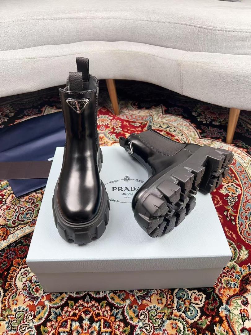 PRADA ショートブーツ 黒