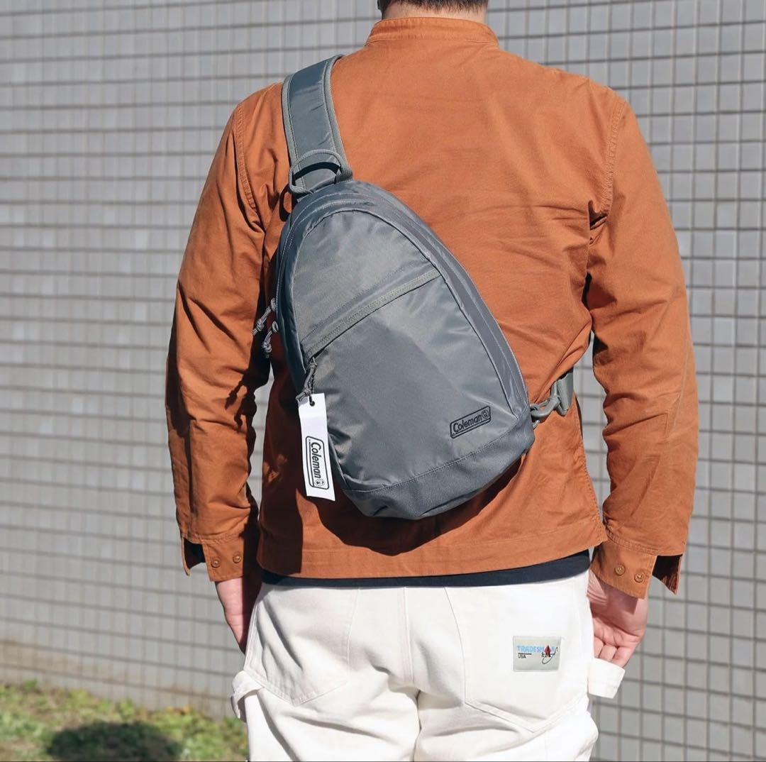 新品　コールマン　ウォーカースリングバッグ（シャイングレー）