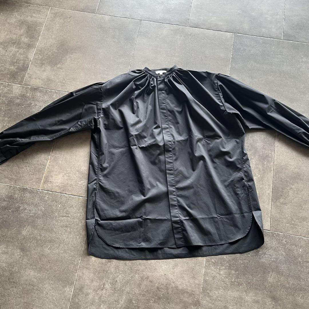 【新品】HYKE ブラック 長袖シャツ パフスリーブ ギャザー サイズ2 新品】HYKE ブラック 長袖シャツ パフスリーブ ギャザー サイズ2
