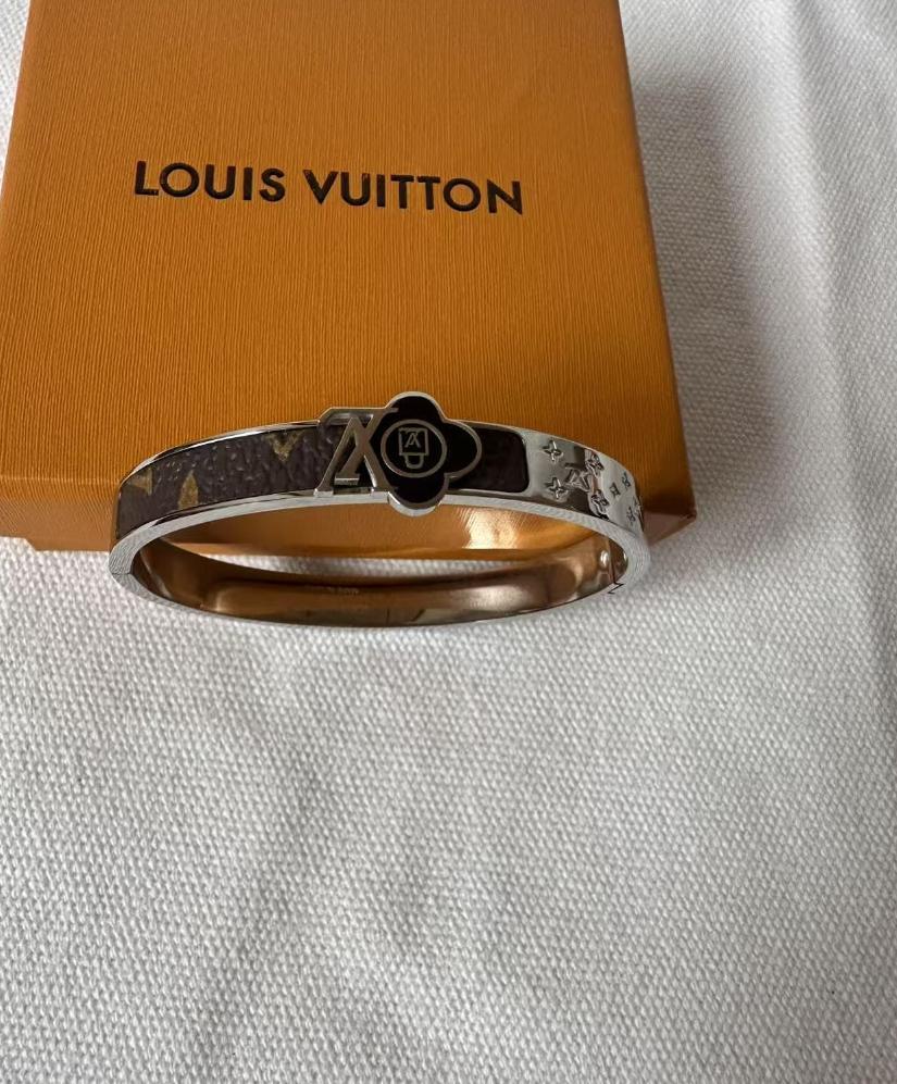 Louis Vuitton コーヒーカップ型キーホルダー 新品•未使用品✨LouisVuittonコーヒーカップ型キーホルダー