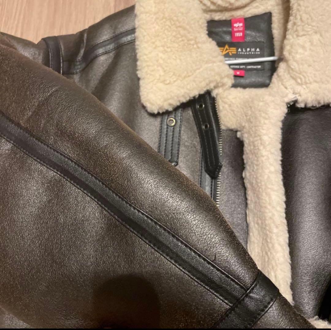 ダークブラウン