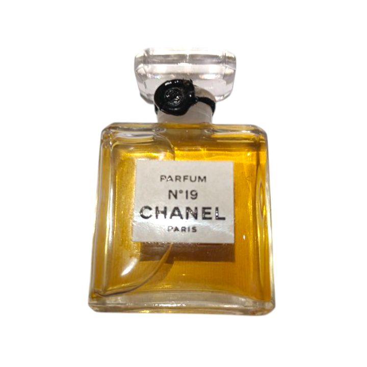 CHANEL N°19 PARFUM香水 - メルカリ