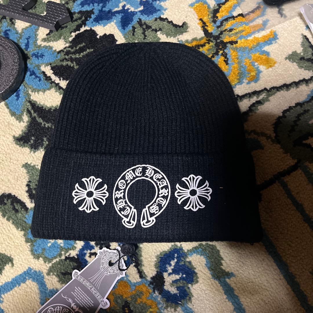 ブラック ニット帽 刺繍ロゴ付き目立った傷や汚れなし