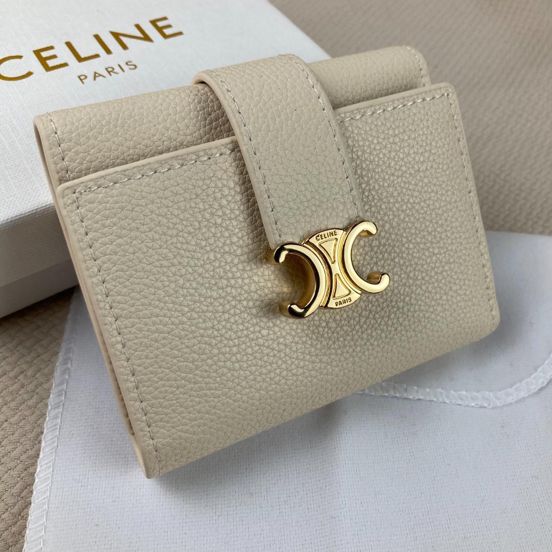 CELINE ベージュ 三つ折り財布 保存袋付き CELINE ベージュ 三つ折り財布 - メルカリ