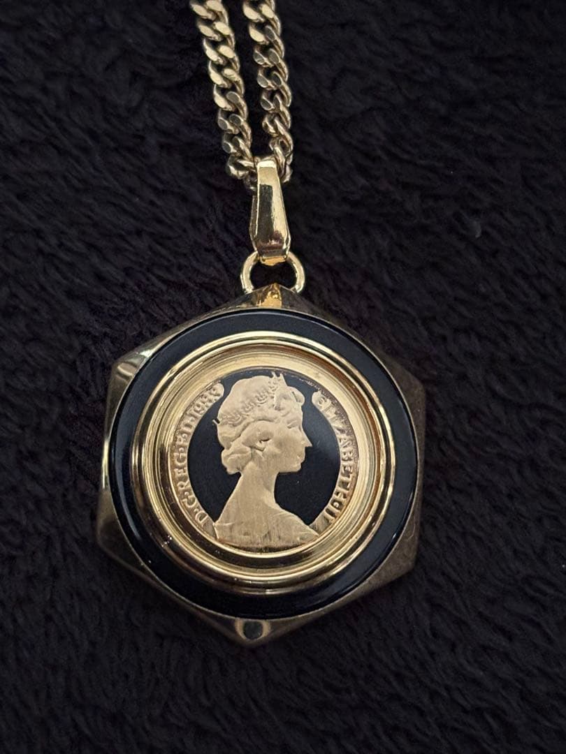 ELIZABETH II エリザベス2世 ペンダントトップ 金メッキ GP1M目立った傷や汚れなし