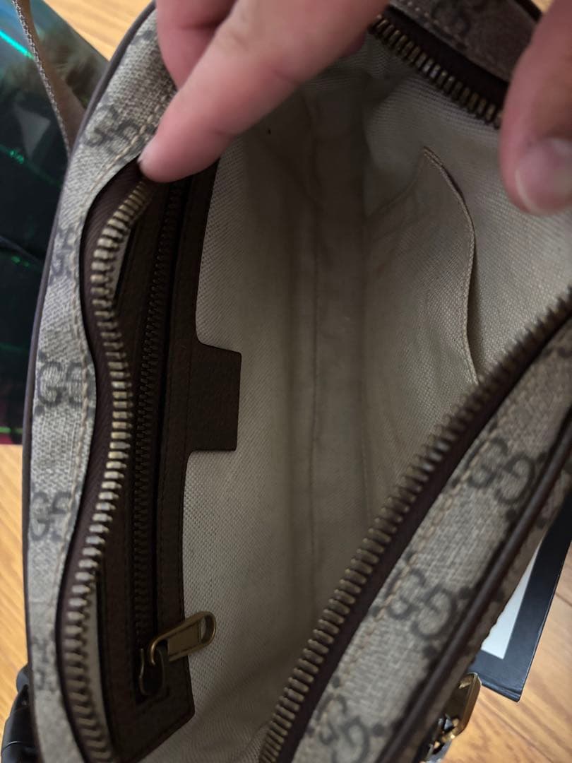 GUCCI GGモノグラム ボディバッグ
