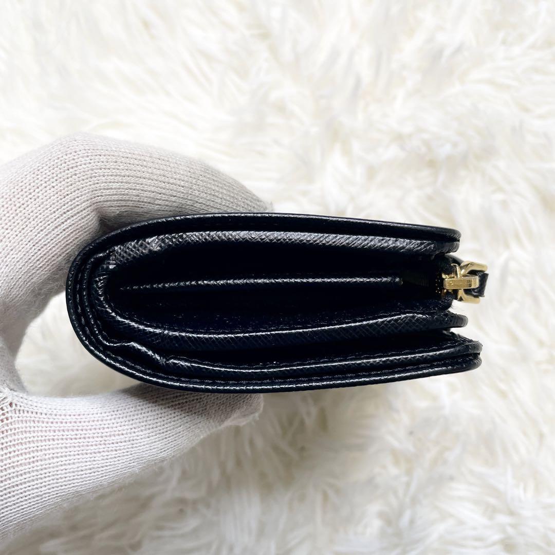極美品　プラダ　キーリング　三角プレート　サフィアーノレザー　NERO　ブラック 極美品✨ PRADA ミニ財布 サフィアーノレザー 三角プレート