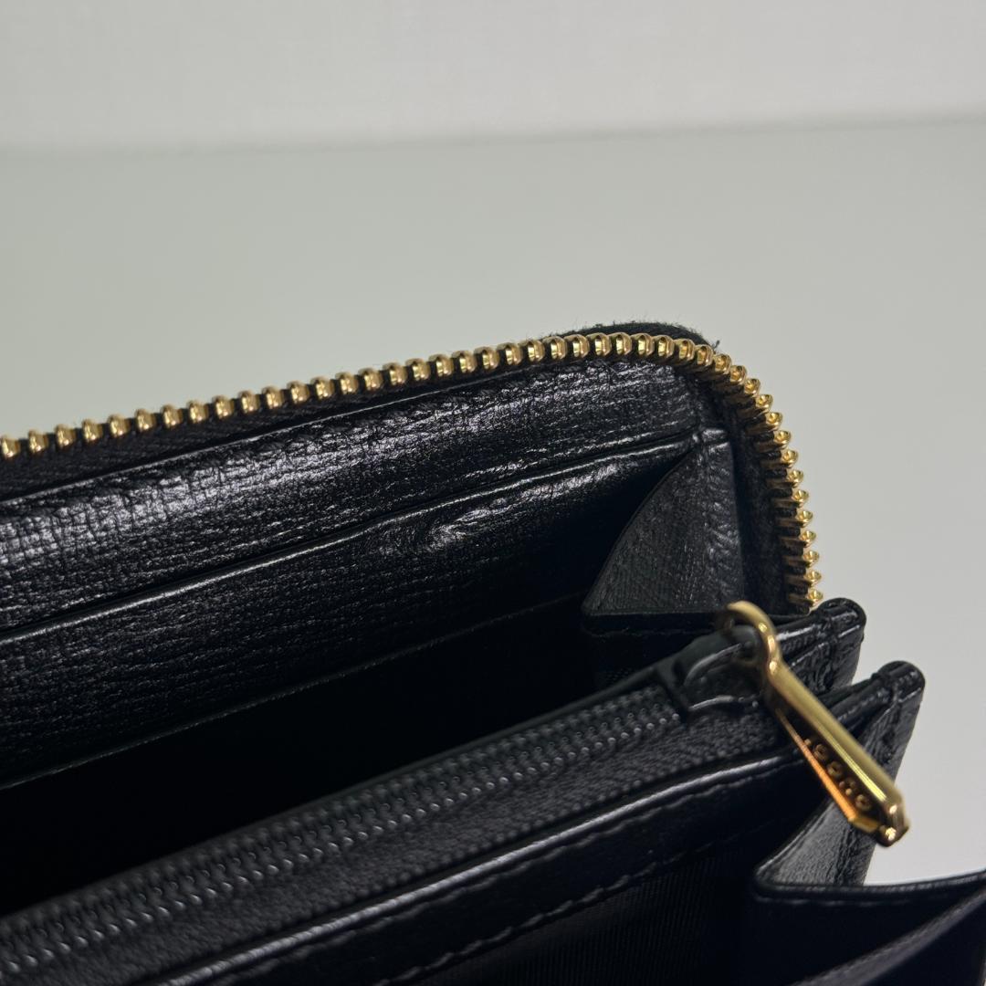 GUCCI ラウンドジップ　長財布