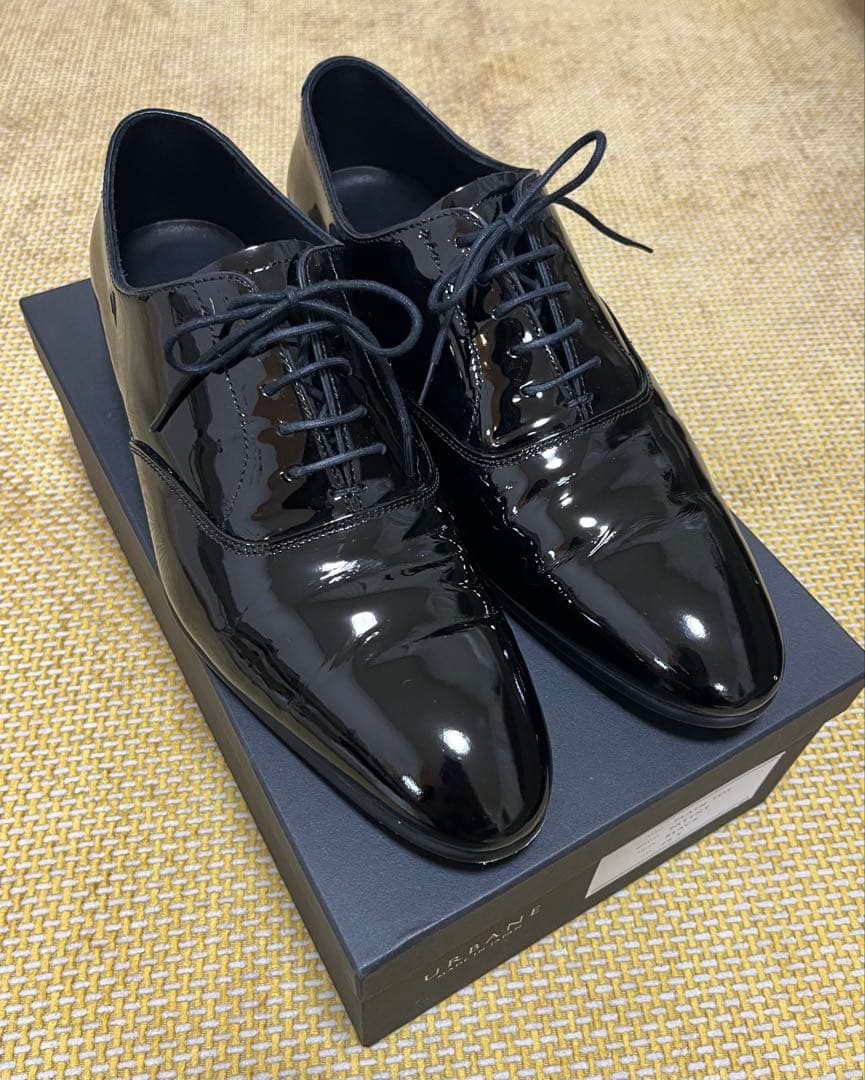 URBAINE 黒 エナメル ドレスシューズ 26.5cm