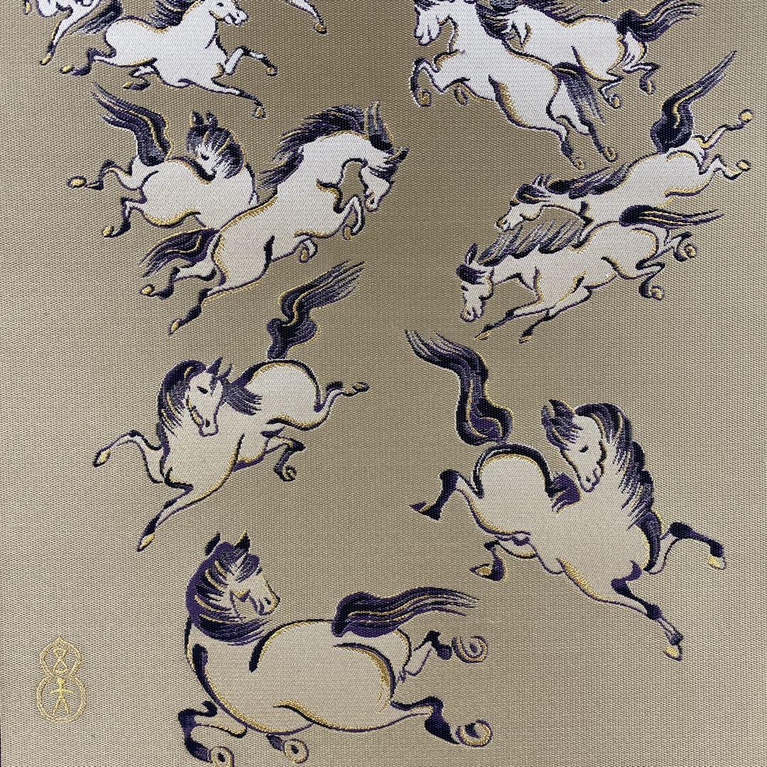 大人気新作 美品 掛け軸 西陣織 「百馬」縁起物 年中掛け 定価240,000円 絵画