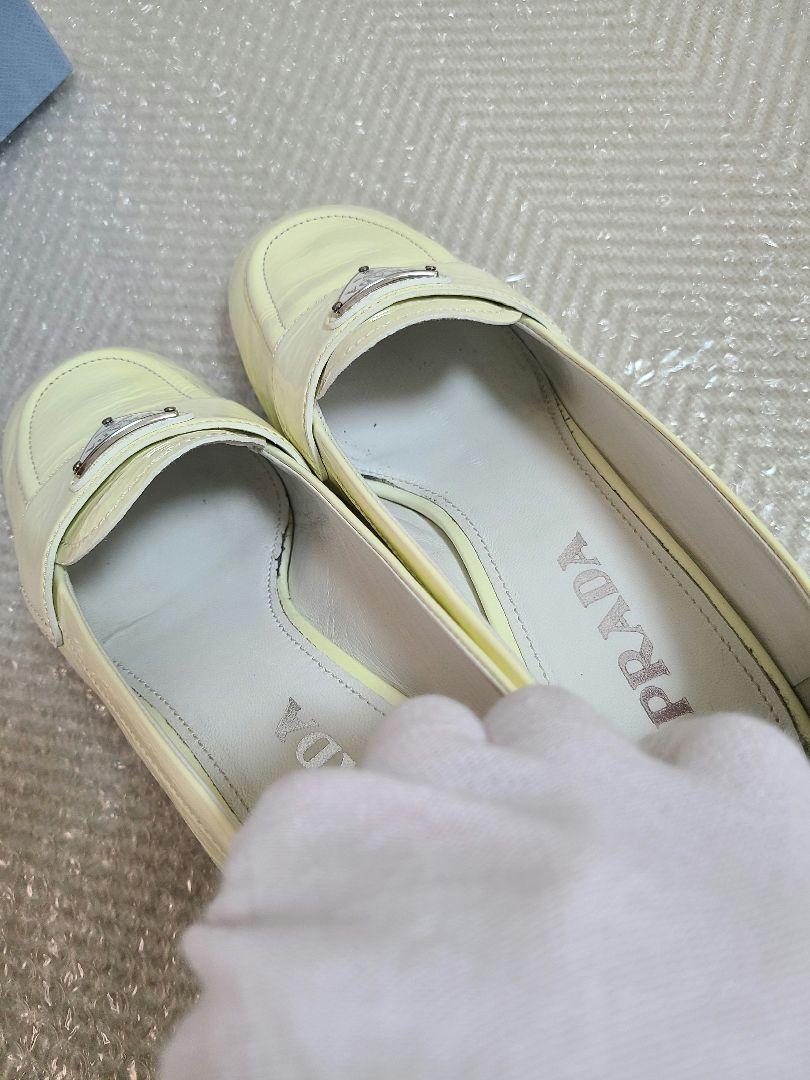 PRADA プラダ パテントレザー ローファーアイボリー 三角ロゴ 24.5cm