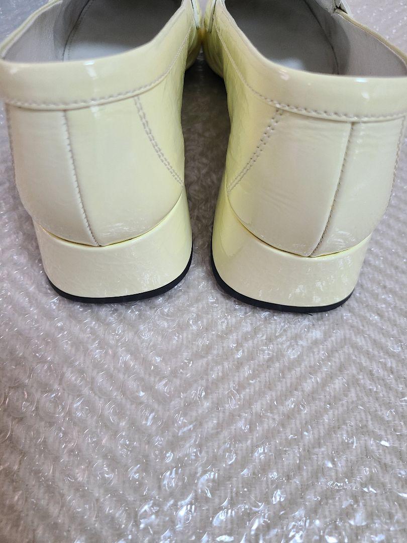 PRADA プラダ パテントレザー ローファーアイボリー 三角ロゴ 24.5cm