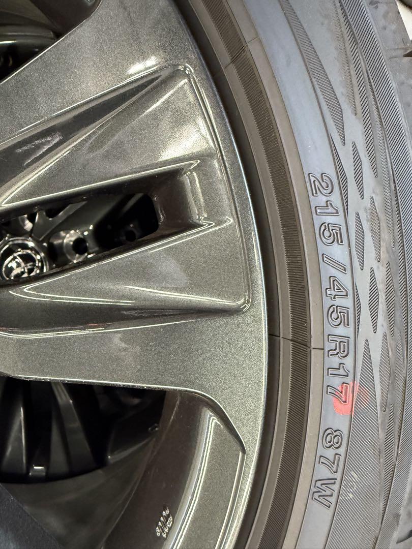 カローラツーリング純正17インチホイール(タイヤ付)215/45R17