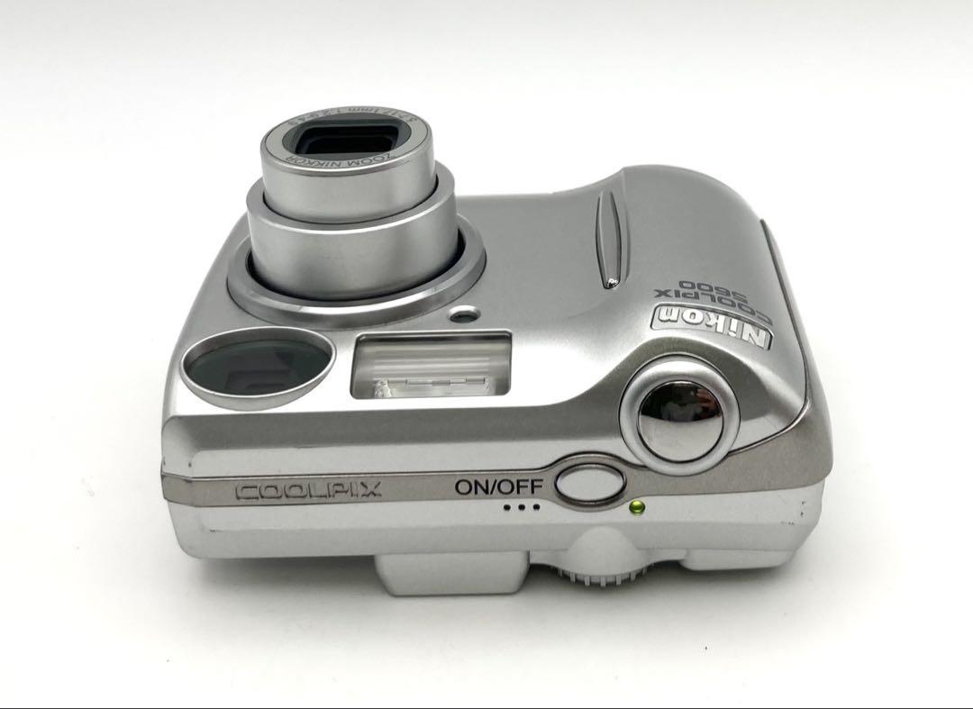 極美品 NIKON COOLPIX E5600 オールドコンデジ 乾電池使用 動作品 外観美品】Nikon COOLPIX E5600 単三電池 コンデジ