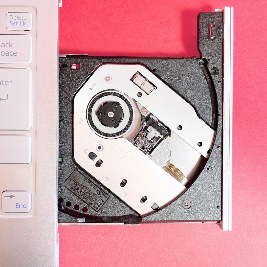 小型軽量✨メモリ8GB‼️白&シルバーノートパソコン!カメラで事務学習✨学生社会人 ノートPC 小型軽量✨メモリ8GB‼️白&シルバーノートパソコン!カメラで事務学習✨学生社会人 ノートPC