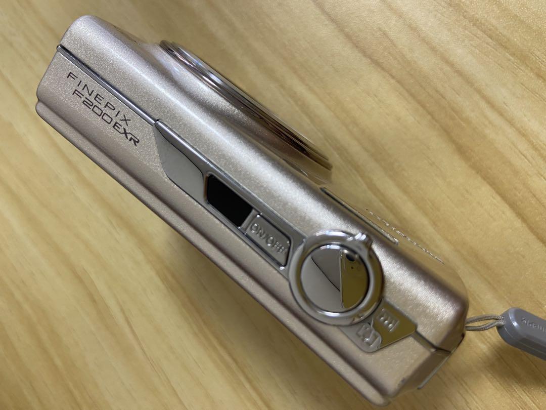 ＋【ジャンク品】FUJIFILM FINEPIX F200EXR　デジカメ