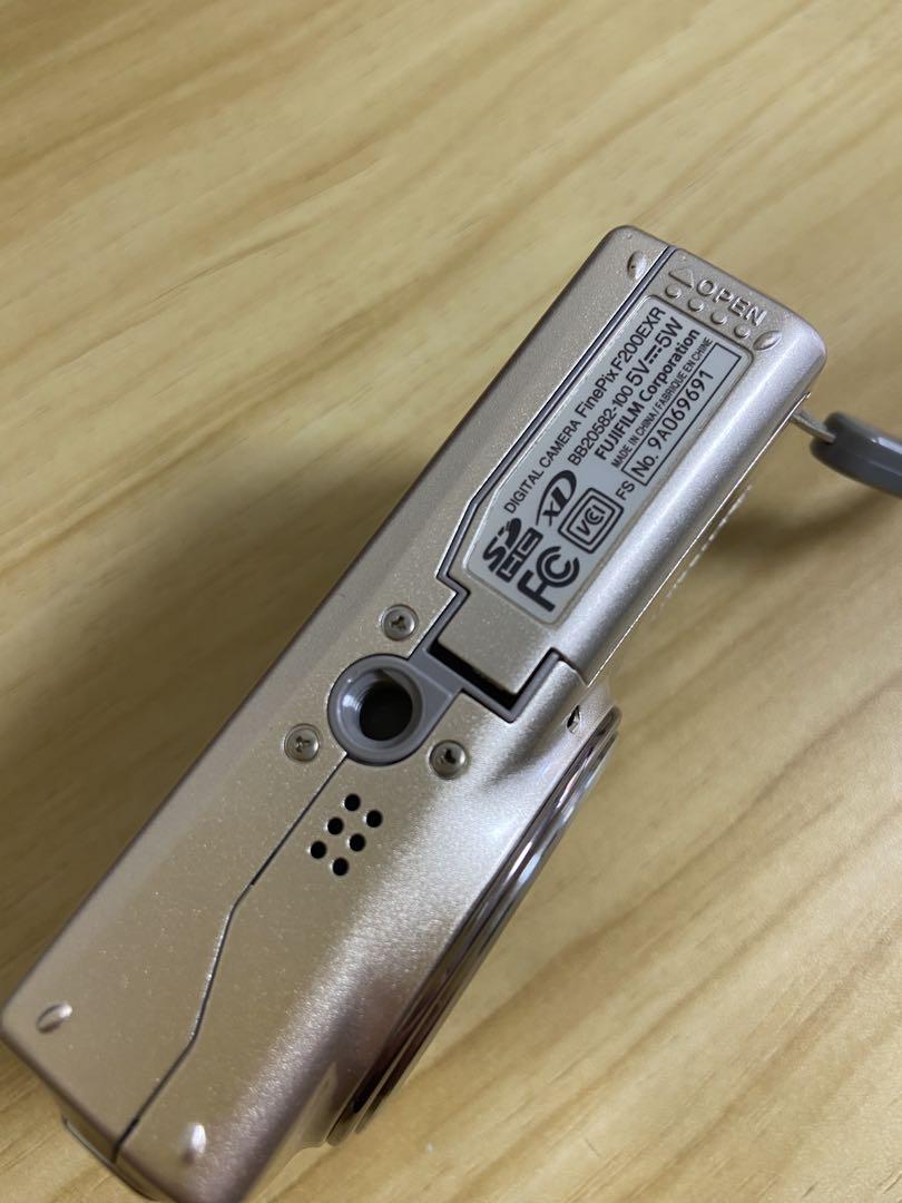 ＋【ジャンク品】FUJIFILM FINEPIX F200EXR　デジカメ