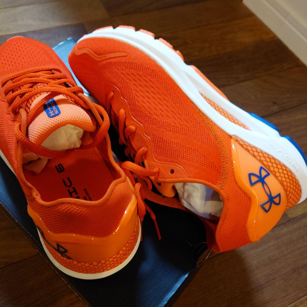 UNDER ARMOUR オレンジ ランニングシューズ