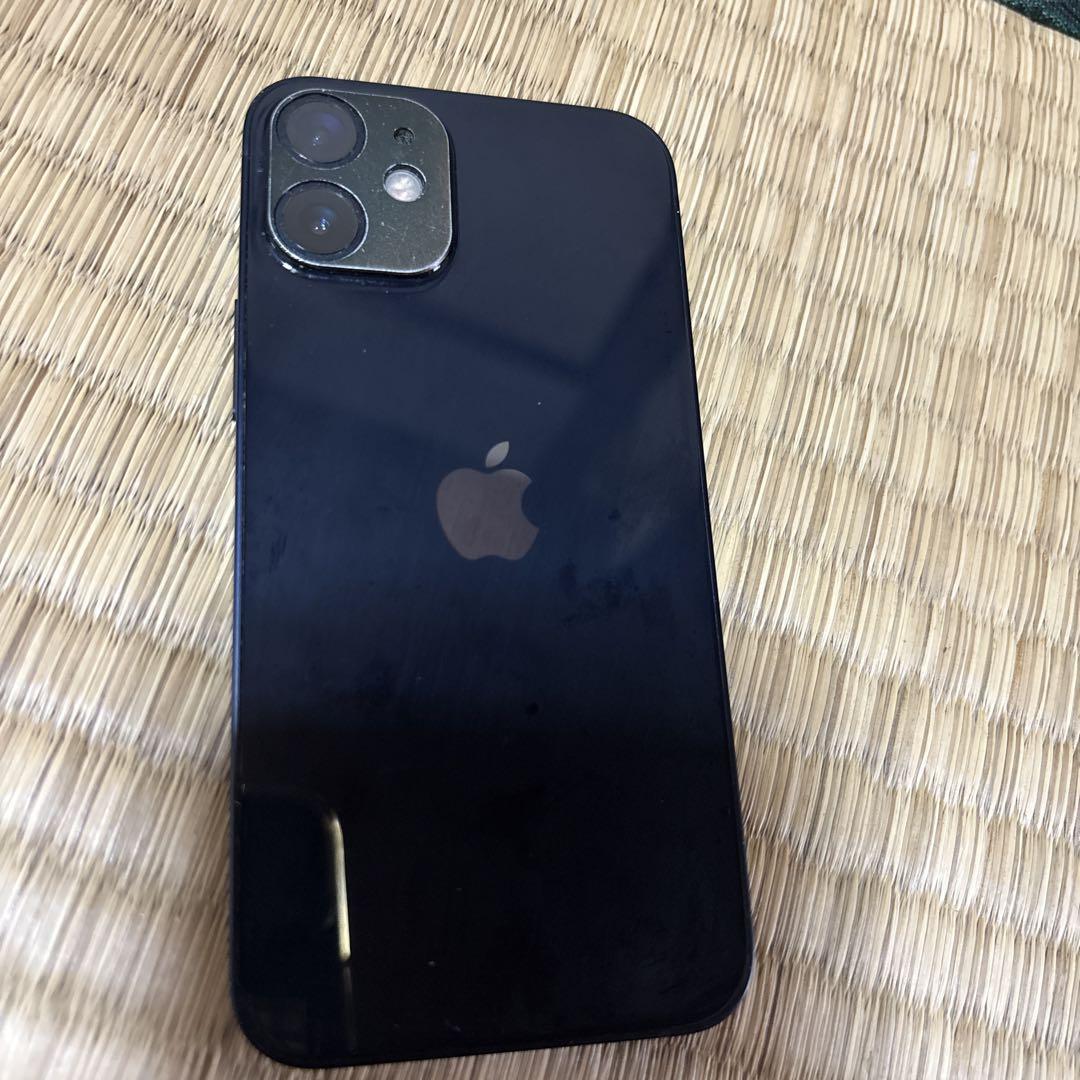 m*！様 Apple iPhone 12 miniブラック 本体 充電ケーブル付 ☆美品☆Apple iPhone 12 miniブラック 本体 充電ケーブル付