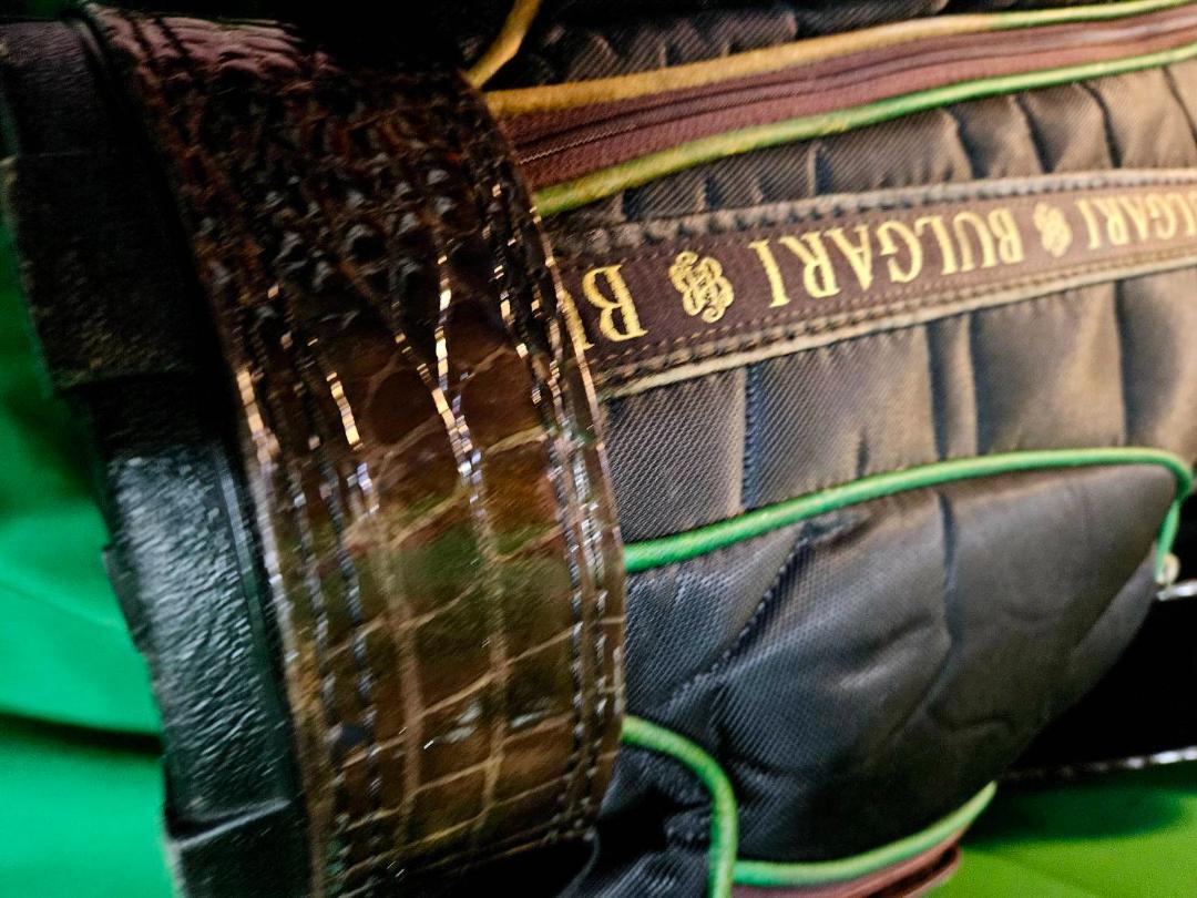 ブルガリGOLF高級キャディーバッグBLACK送料無料/美品 絶対！お買い得
