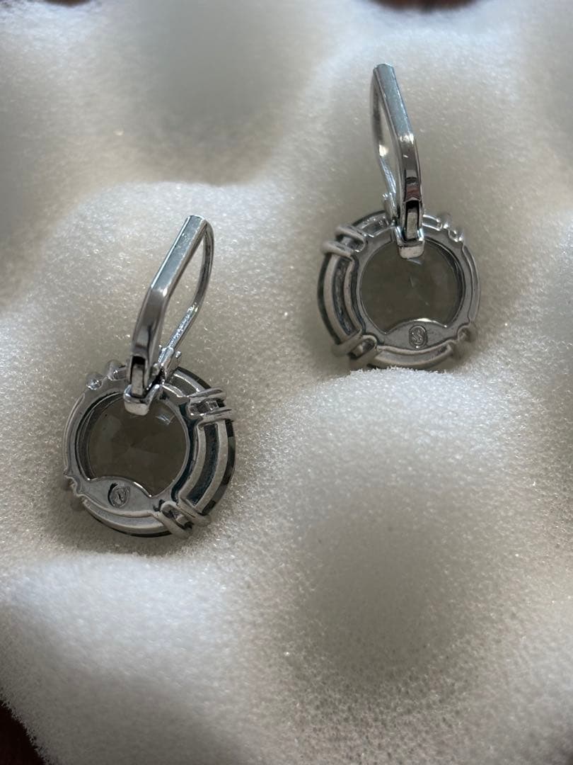 Swarovski クリスタル ピアス　グレー・ブラック　最終価格