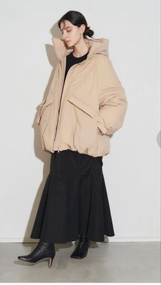 定価¥55000 美品! ELENDEEK ダウンフォルムショートコートブラック 定価¥55000 美品! ELENDEEK ダウンフォルムショートコートブラック