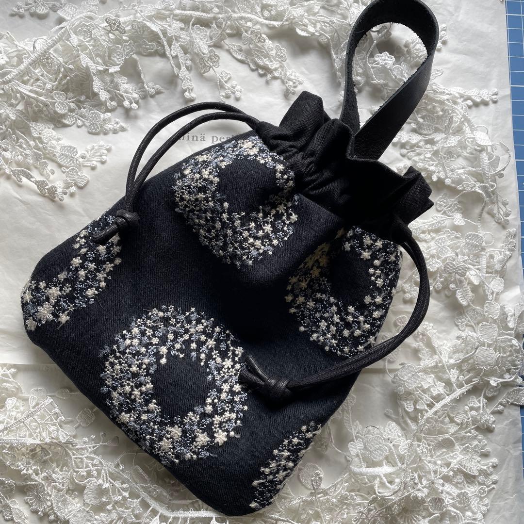 サリースコット　可愛い刺繍のワンハンドル巾着バッグ　ミナペルホネン・皆川明