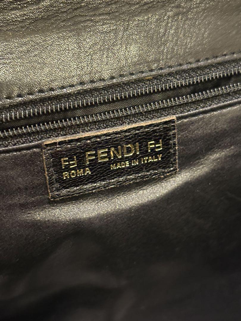 美品 フェンディ ショルダーバッグ FF ズッカ エンボスロゴ クロスボディ