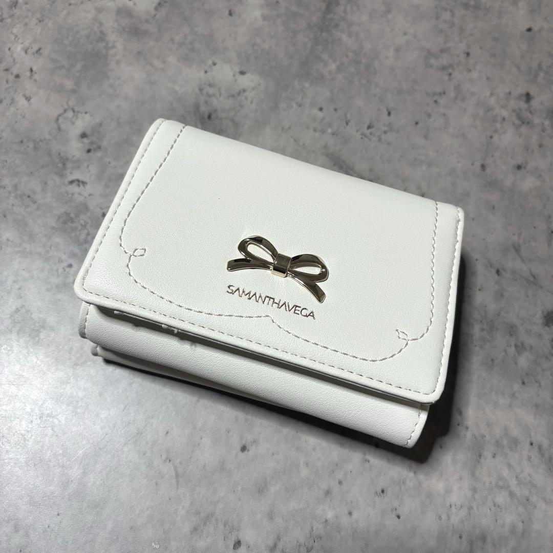 激安な SAMANTHAVEGA 三つ折り財布 ホワイト - メルカリ 小物