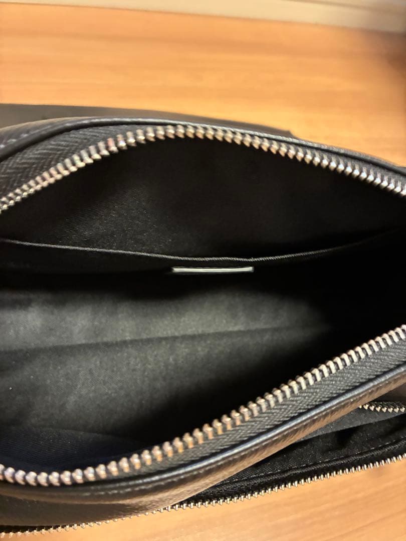 BEARDSLEY ピアズリー レザーボディバッグ ブラック BEARDSLEY ピアズリー レザーボディバッグ ブラック