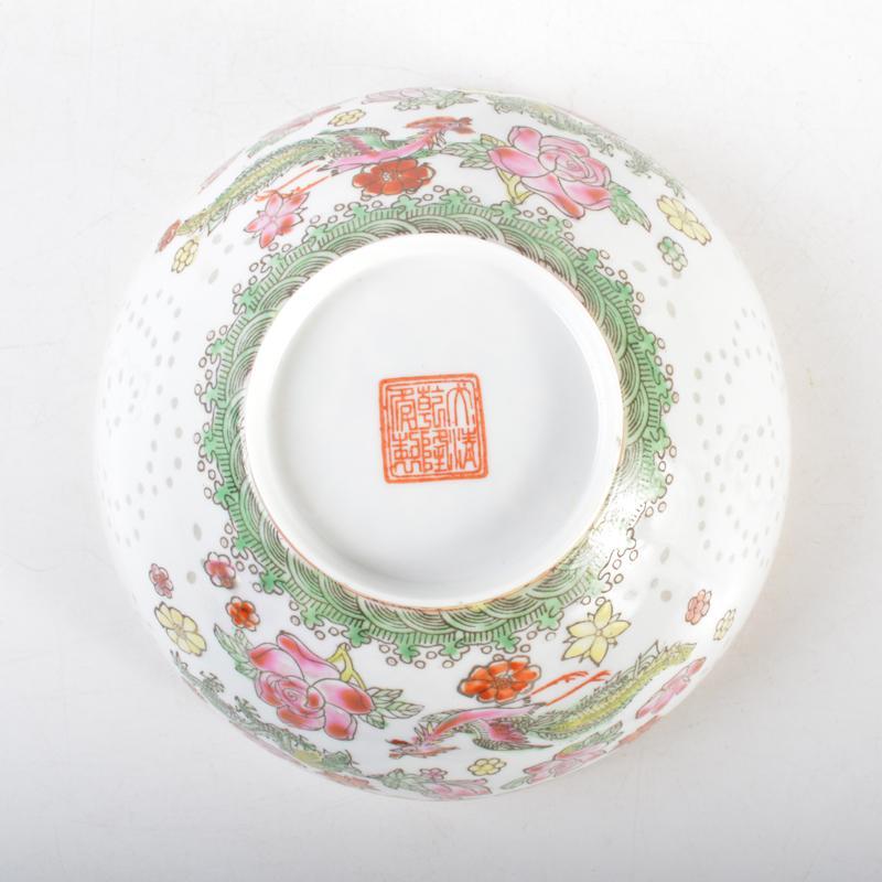 中国　大清乾隆年製　薄胎粉彩　神獣花草文碗　箱付　V　4516