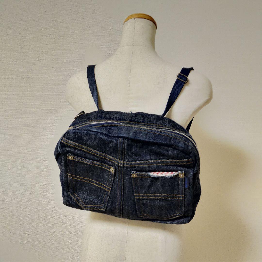 カールヘルム ショルダーバッグ 黒 ロゴワッペン ロゴ刺繍入り