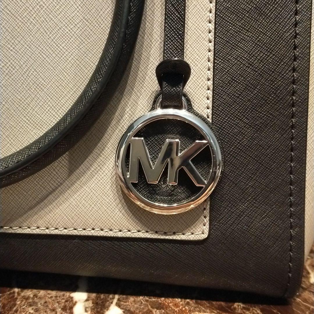 MICHAEL KORS PARK ミディアム メッセンジャー 黒×グレー