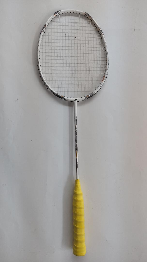 【中古】YONEX バドミントンラケット ボルトリック70e-チューン (B)