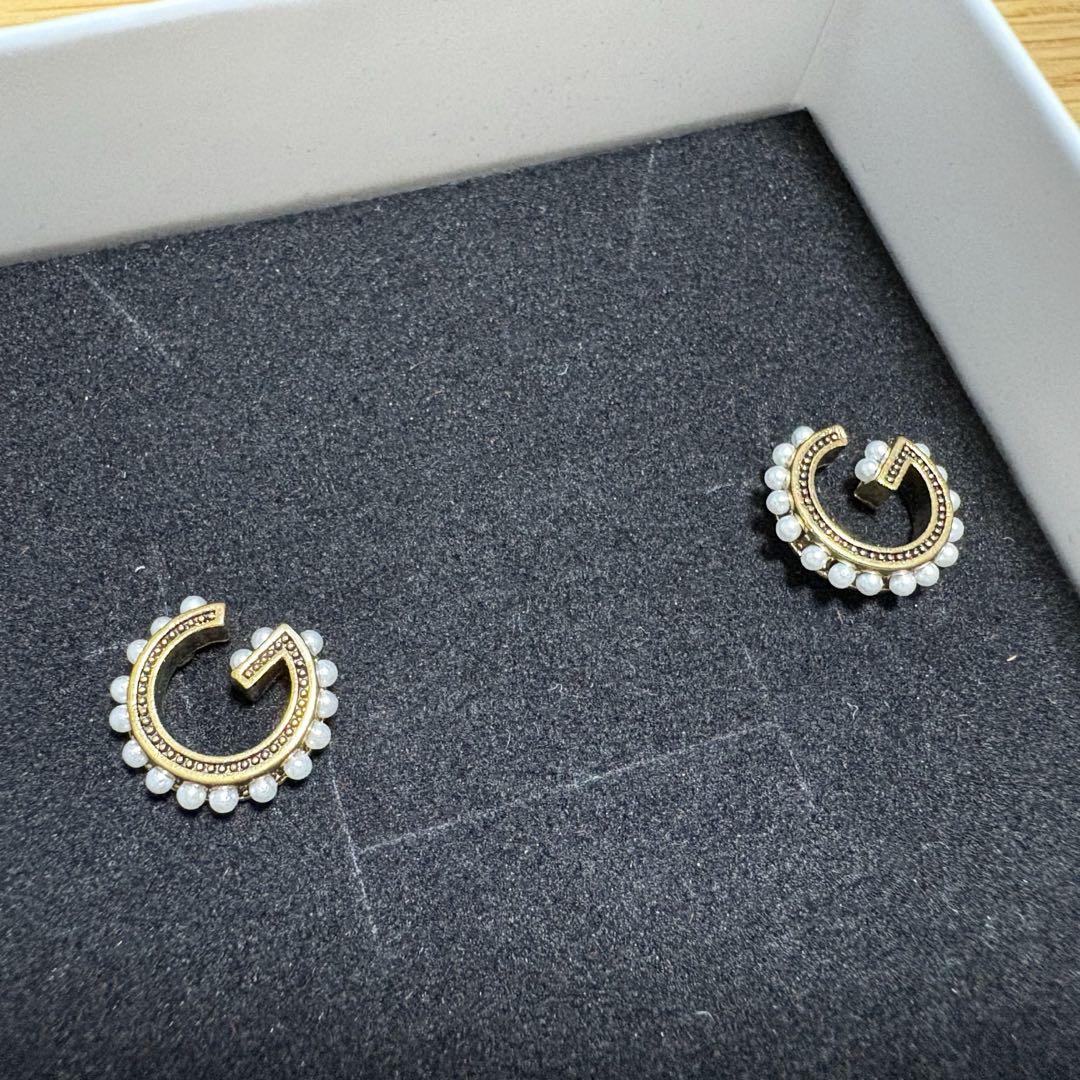 パールとロゴデザインのピアス シルバー バロックパール チェーンリンク ショートピアス GP