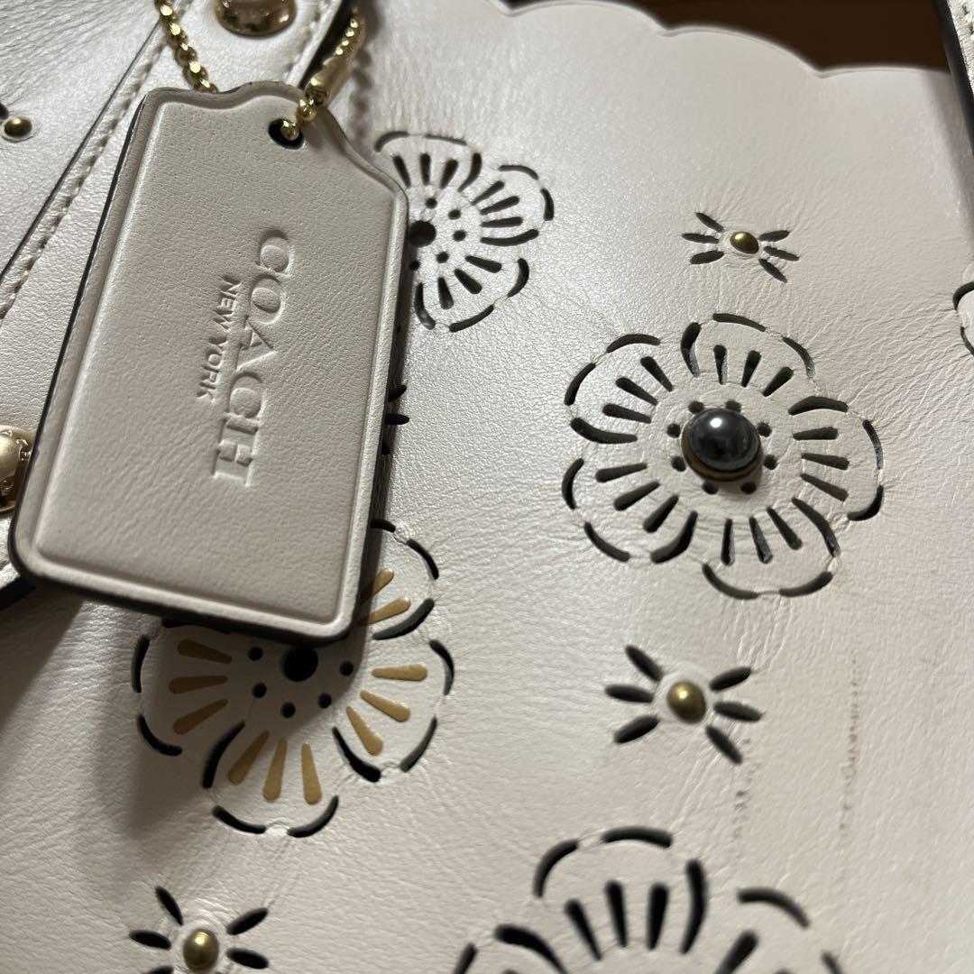 COACH 花柄カットアウト トートバッグ