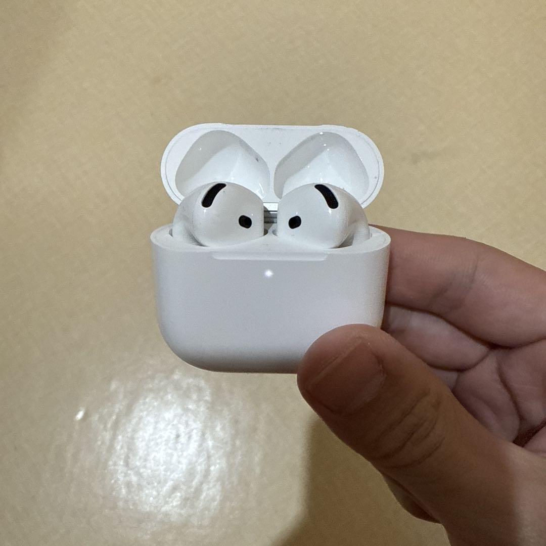 AirPods 4 ホワイト 本体