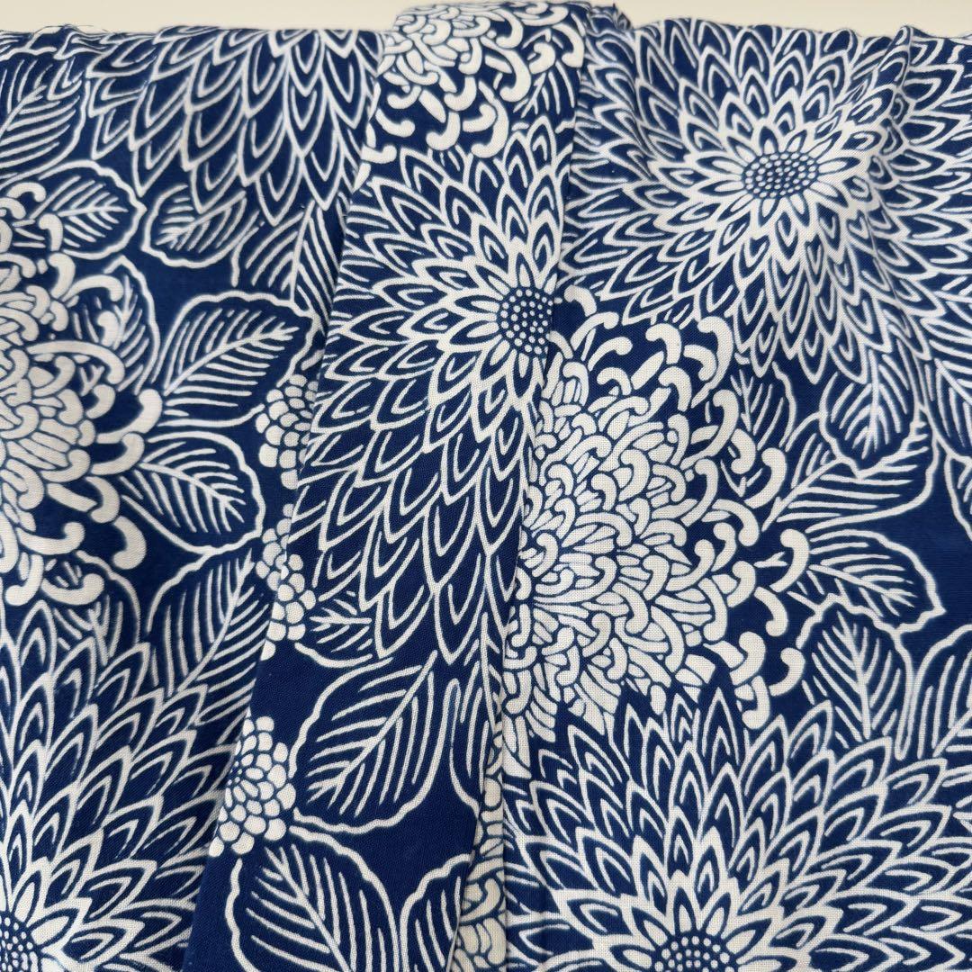 超美品 コーマ地　綿　本染　浴衣 154cm 着物　夏物　白　紺　シンプル　菊 超美品 綿 本染浴衣 浴衣 着物 夏物 154cm コーマ 青 単色 菊