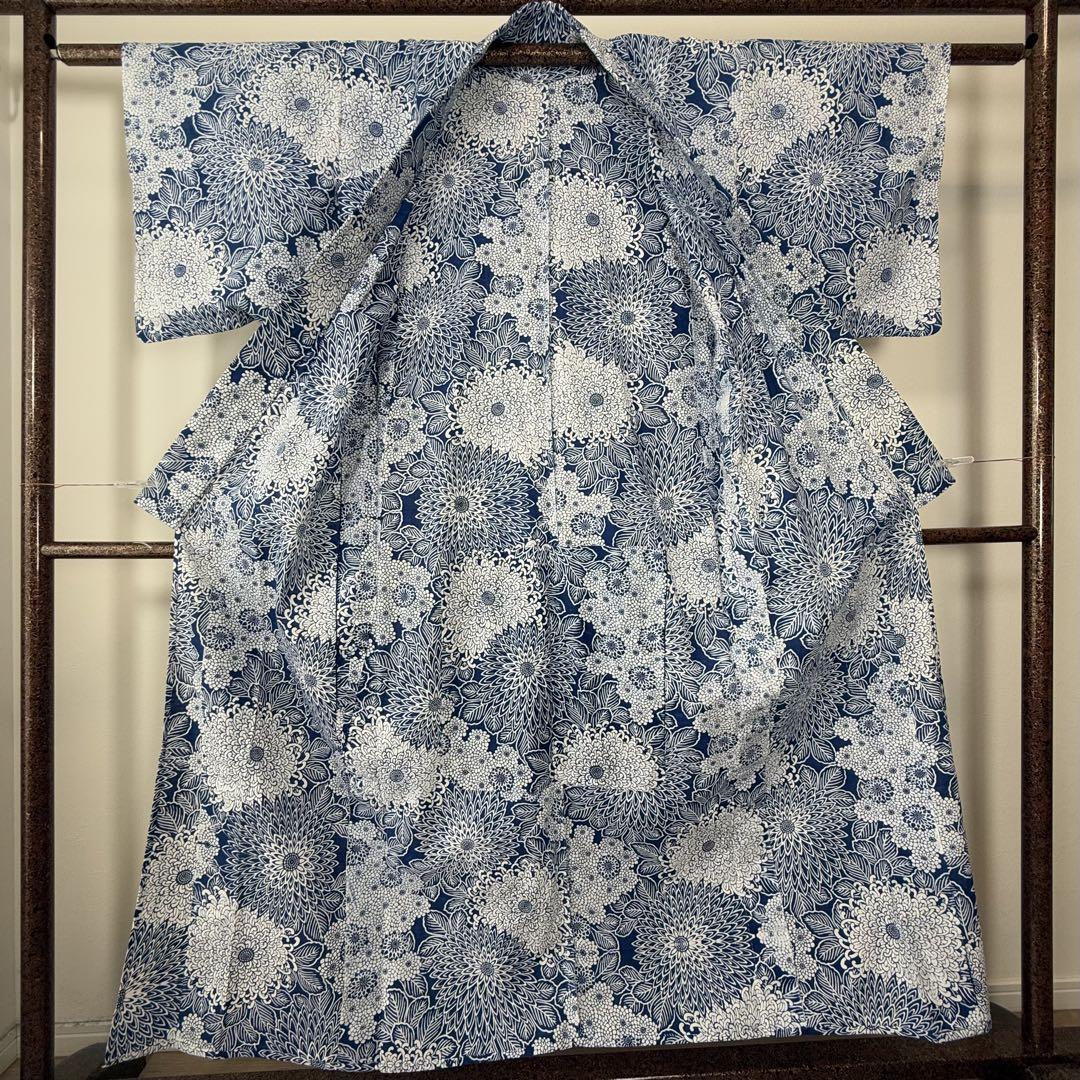超美品 コーマ地　綿　本染　浴衣 154cm 着物　夏物　白　紺　シンプル　菊 超美品 綿 本染浴衣 浴衣 着物 夏物 154cm コーマ 青 単色 菊
