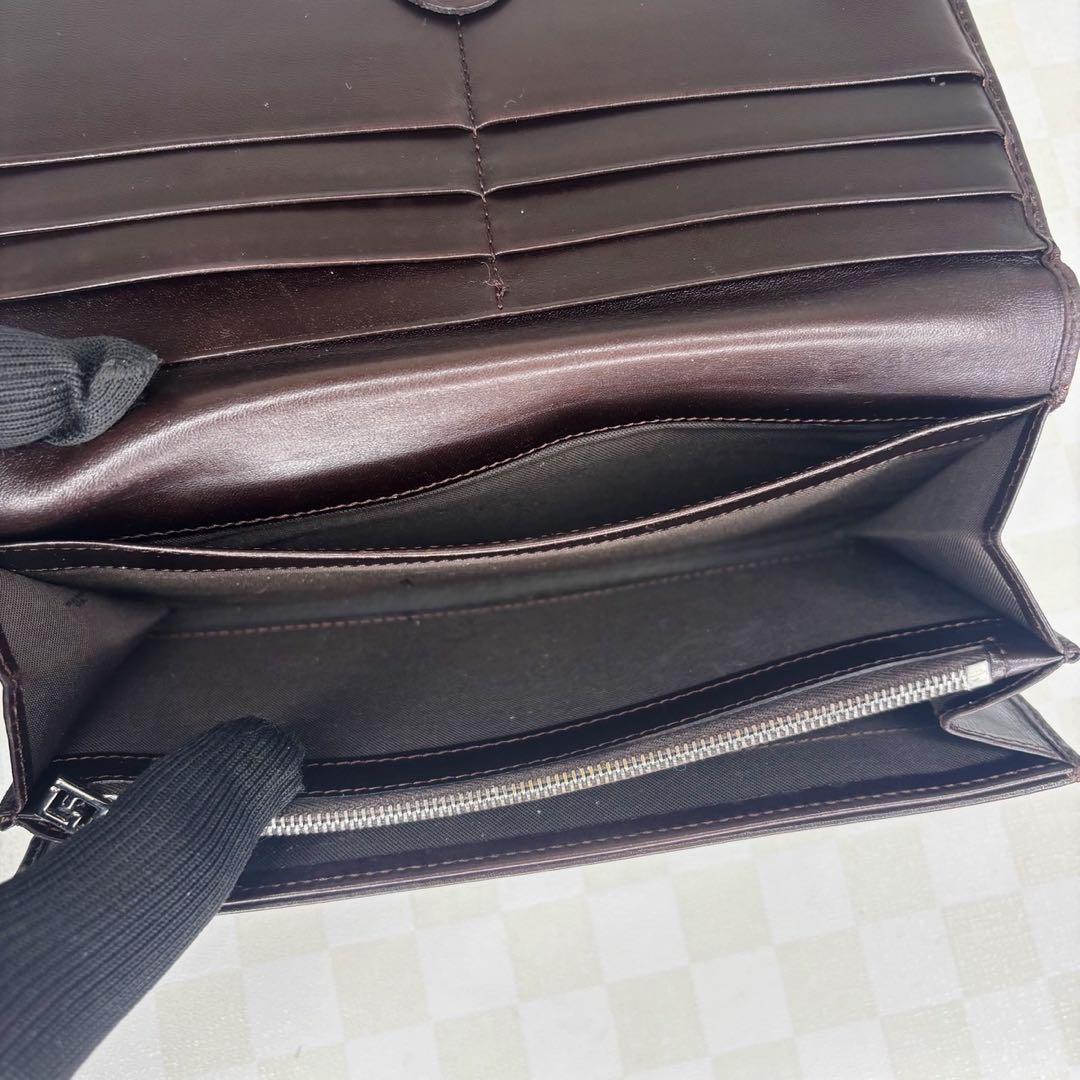 美品 FENDI フェンディ　財布　二つ折り　M83