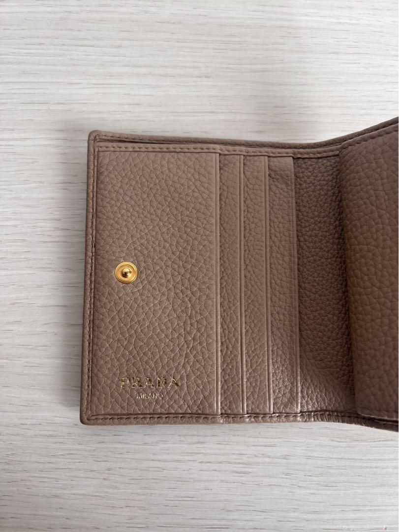 PRADA 二つ折り財布 ベージュ
