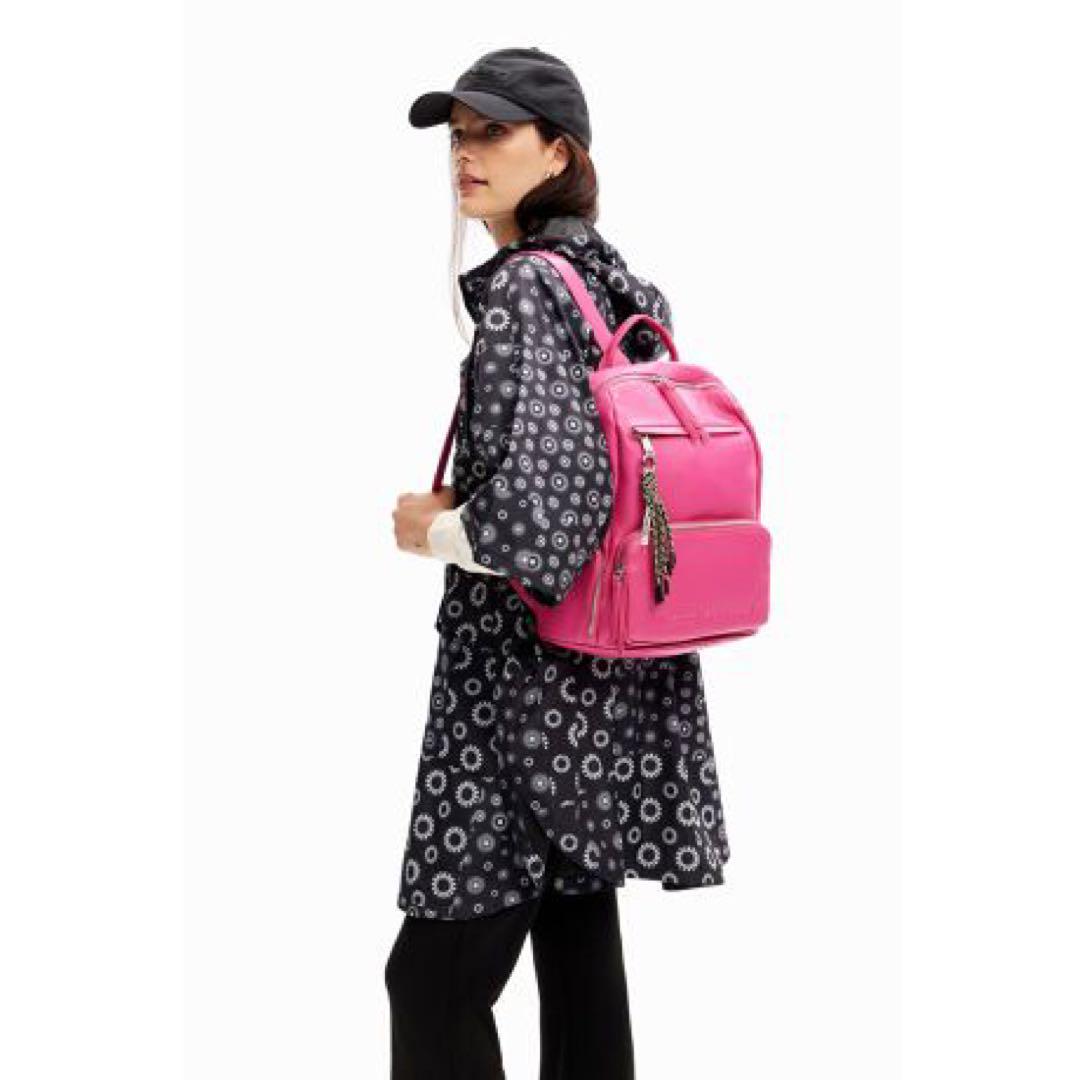 Desigual デシグアル　ハーフロゴ　ミドルバックパック