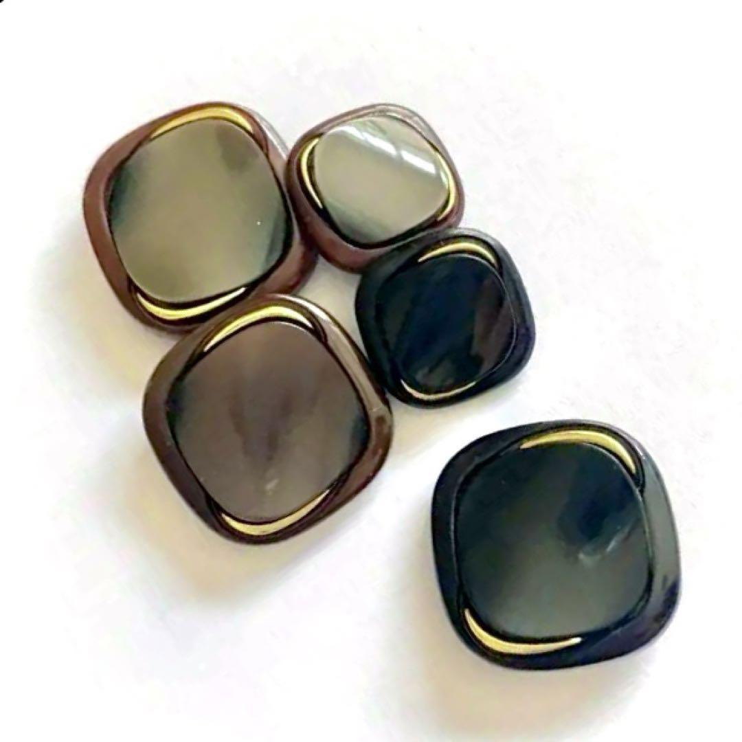 61. 昭和レトロボタン 茶 黒 アンティーク ヴィンテージ アクセサリー素材