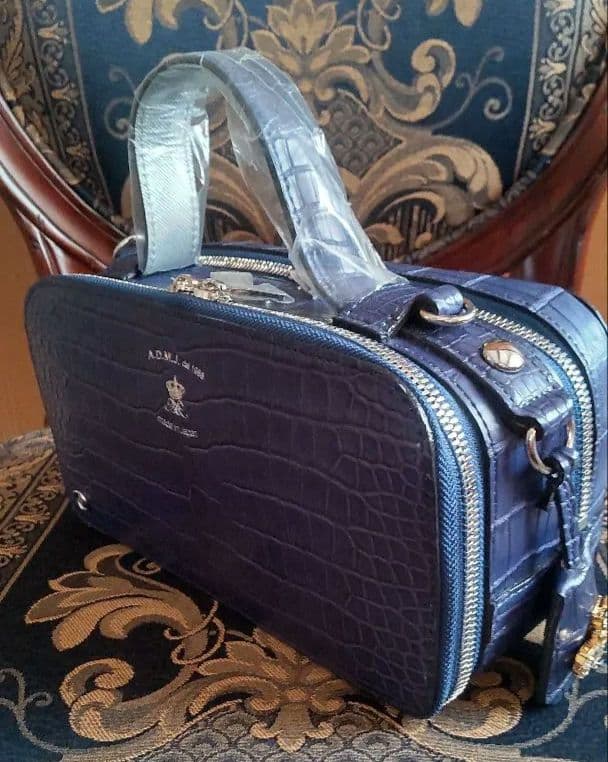 マットクロコダイル/クマンバチ付きウォレットバック マットクロコダイル/クマンバチ付きウォレットバック