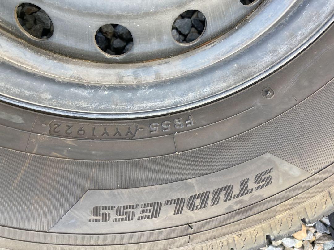 スタッドレス　ハイエース　195/80R15 2022製　純正ホイール付