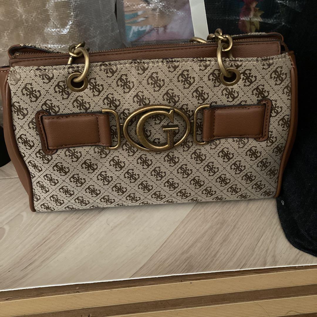 guessショルダーバッグ ベージュ/ブラウン