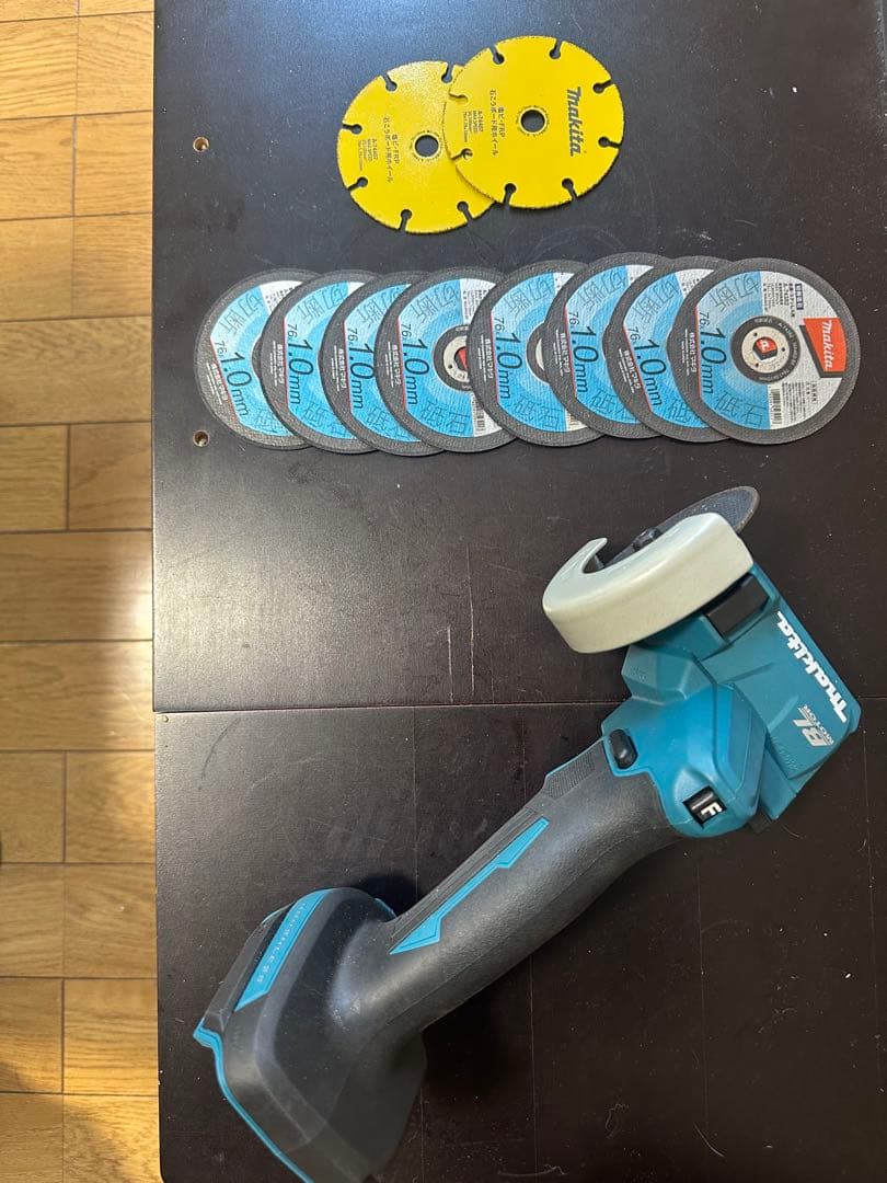 Makita MC300D 76mm 充電式コンパクトカッタ　刃はおまけ