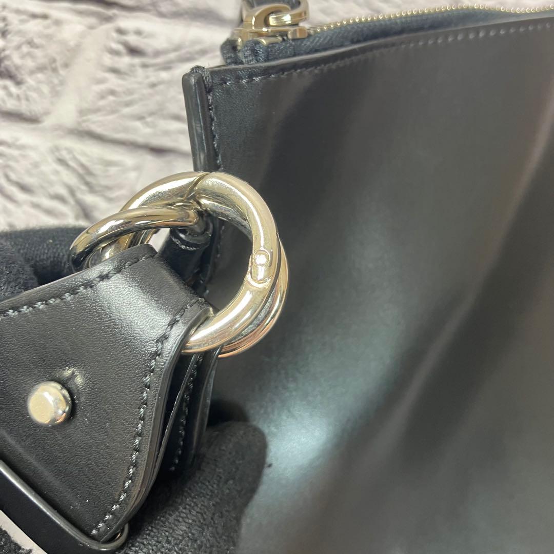 美品 ヌメロヴェントゥーノ A4 レザー 本革 クラッチバッグ ブラック