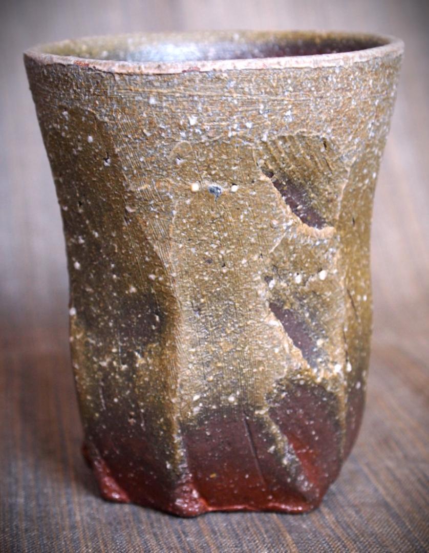 人気作家★吉岡勝巳★備前窯変鎬麦酒器★黄胡麻